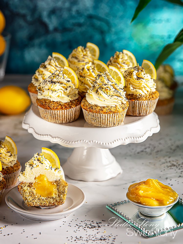 Ilonakoziol.com | Zitronenmuffins mit Mohn, Lemon Curd und Zitronen-Sahne-Topping + Eine Methode für immer gelungene Muffins