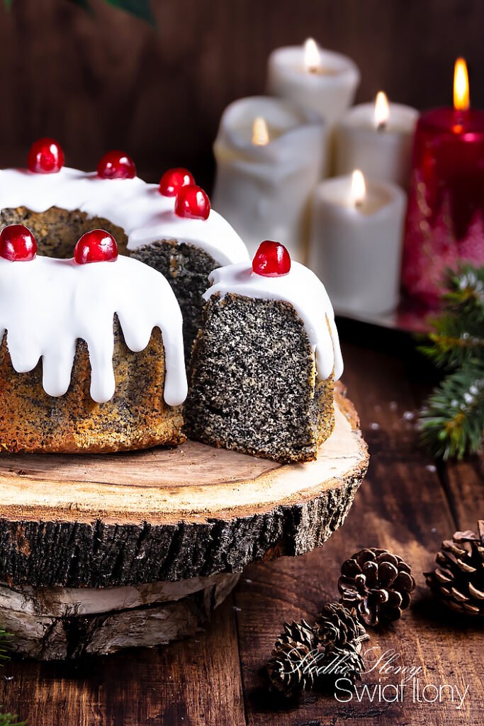 Ilonakoziol.com | Poppy seed bundt cake (the best Christmas cake, the perfect, simple recipe)